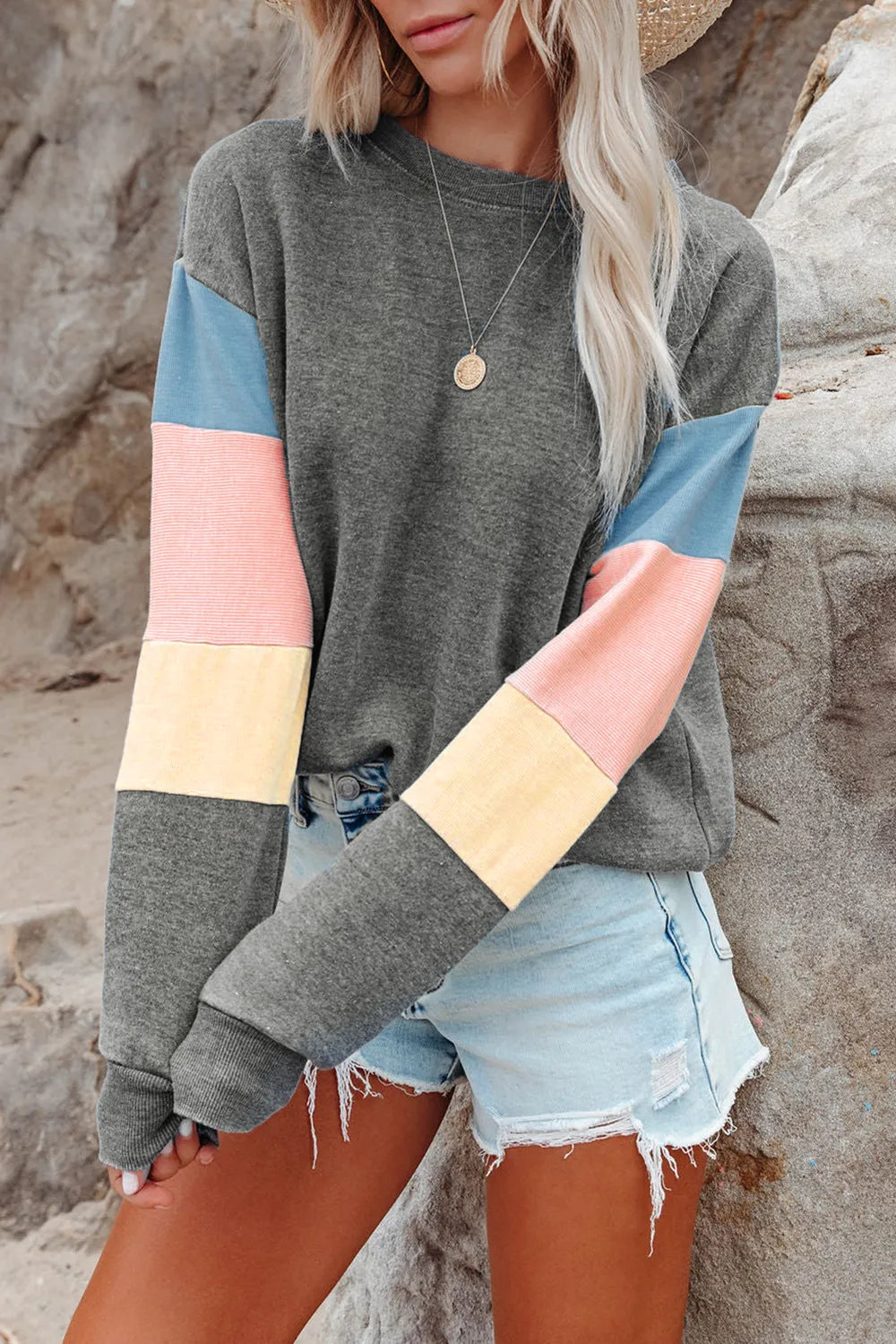 SWEAT A MANCHES LONGUES ET COL ROND A BLOCS DE COULEURS