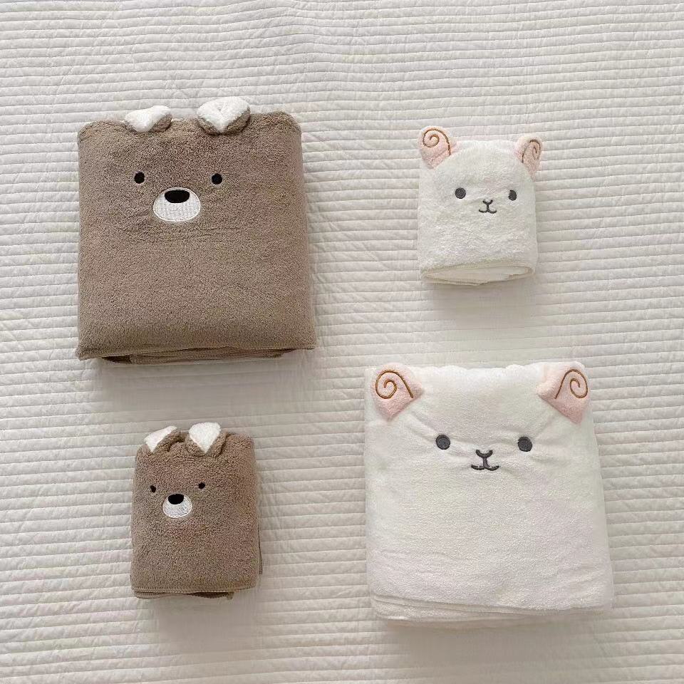 LOT DE 2 SERVIETTES DE BAIN